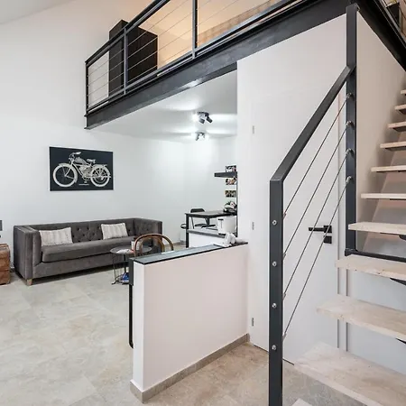 Station With Gallery *