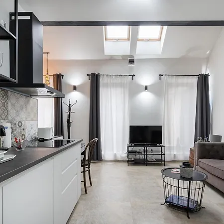 Station With Gallery Apartment *
