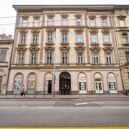 Apartment Station With Gallery Budapest